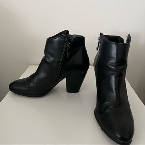 Dolce vita heeled booties black